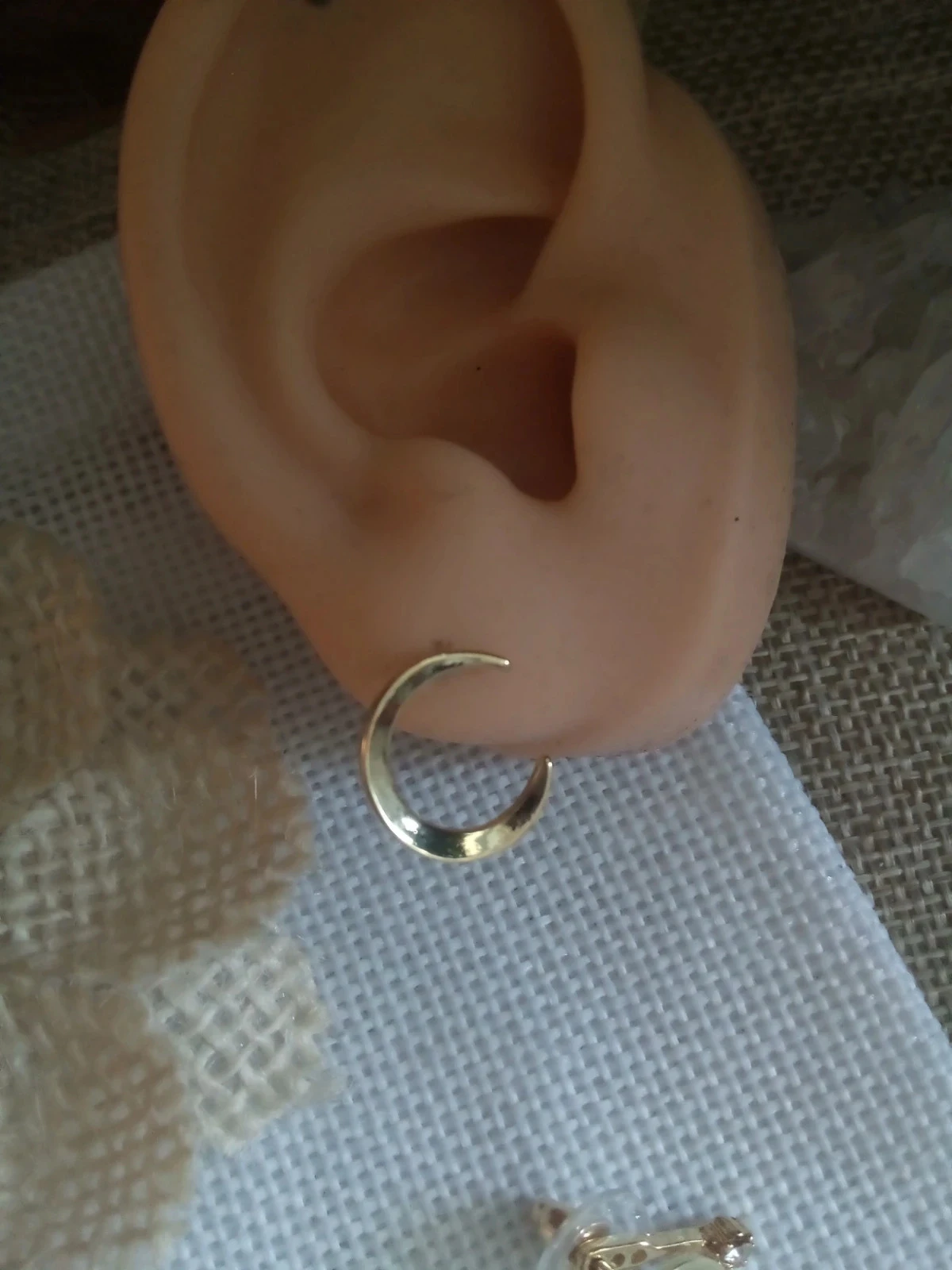 Boucles d'oreilles lunes et zircons – photo 3